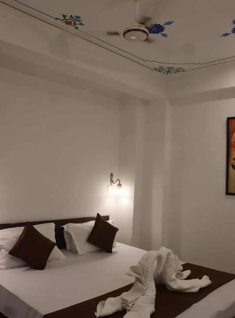 Hotel Shiv Palace أُودايبور 2*,  الهند